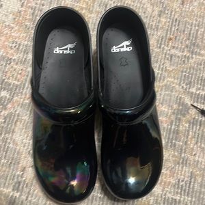 Dansko, oil slick pattern size 42. Brand new.